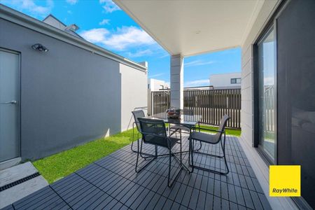 Lovely and Modern Family Home - Close to Amenities - Photo 2