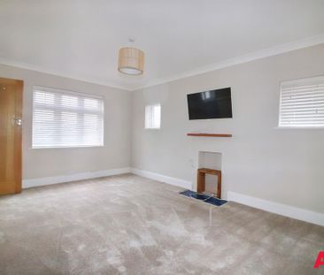 4 bedroom detached house to rent - Photo 3