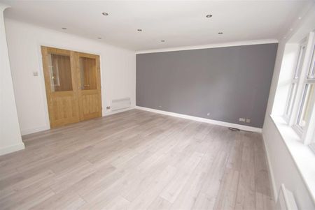 Parkwood Court, Roundhay - Photo 3