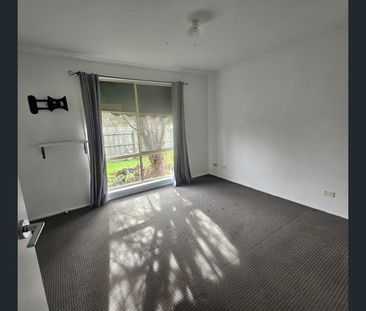 4 Falcon Pl, Pakenham, Vic 3810 - Photo 4