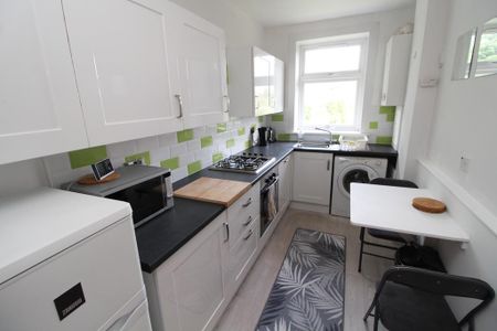 2 bedroom flat to rent - Photo 4