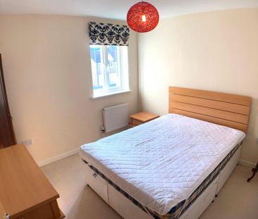 3 bedroom flat to rent - Photo 4