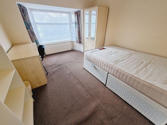 5 Bed Student Accommodation - Photo 1