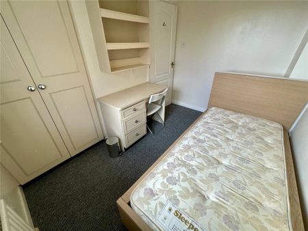 6 bedroom detached house to rent - Photo 5