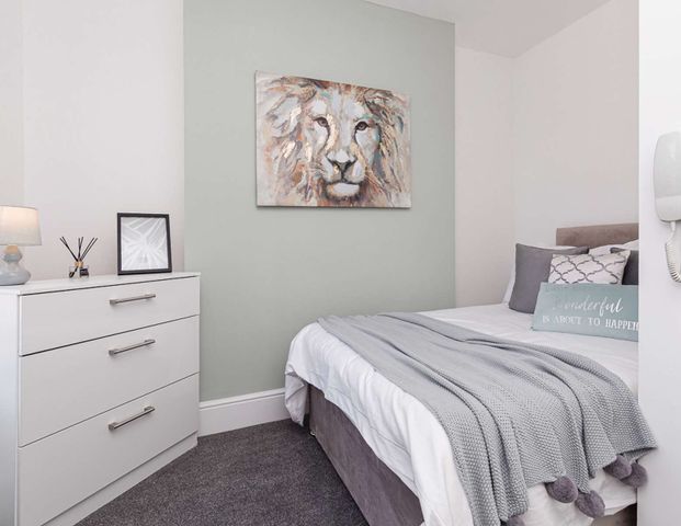 Brompton Avenue - Photo 1