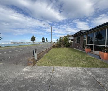 Beachfront Living – Fully Furnished + 3 Garages! - Photo 1