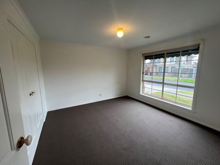 8 Sexton Street, Airport West VIC 3042 - Photo 5