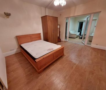 1 bedroom in a house share to rent - Photo 4