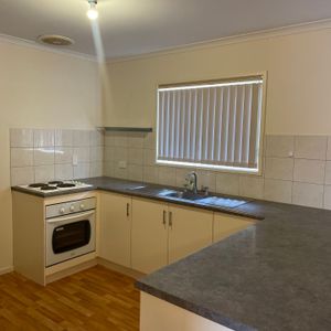 Unit 2&sol;27 Frome Street&comma; Port Augusta - Photo 2