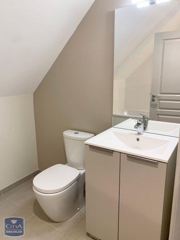 Location Appartement 3 pièces 68m² FONTENAY LE COMTE 85200 - Photo 5