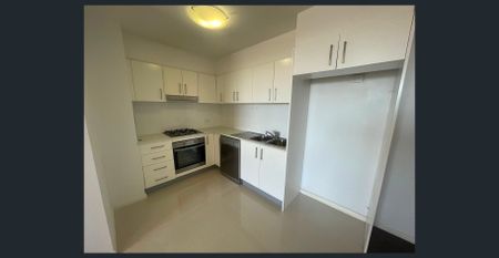 Large One Bedroom with Secure Parking - Photo 3