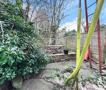 2 bedroom Flat To Let - Photo 1