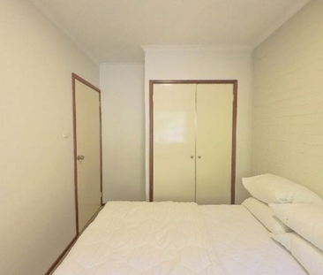 Your Fully Furnished Sanctuary in the Heart of Lyneham - Photo 4