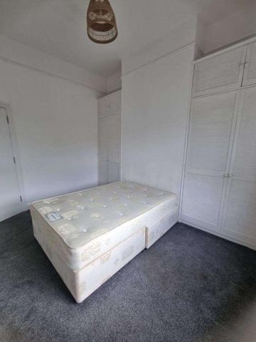 Cawnpore Street, London, SE19 - Photo 3