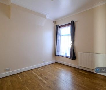 4 bedroom end of terrace house to rent - Photo 6