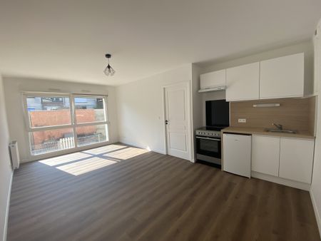 APPARTEMENT T2 ENTIEREMENT REFAIT A NEUF AVEC GARAGE - CHAUFFAGE COLLECTIF - QUARTIER HENRIVILLE - Photo 3