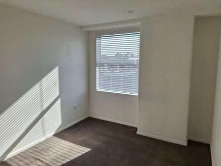 Modern 2 bedroom Apartment - Photo 2