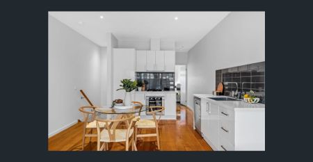 Spacious Two-Bedroom Design with Private Bathrooms - Photo 3