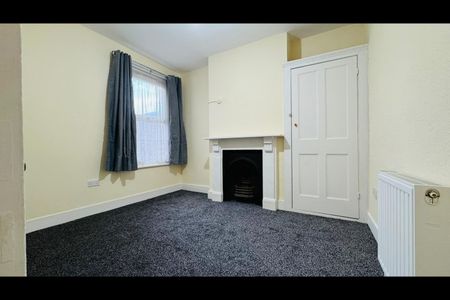 3 Bed Terraced House, Strone Road, E12 - Photo 3