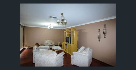 Huge Block + 4 Bed Home - Photo 3