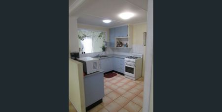 SPACIOUS FAMILY LIVING WITH HUGE BACKYARD & ENTERTAINING AREA IN WALKERVALE - Photo 3