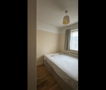 Room in a Shared House, Burnley Road, NW10 - Photo 2