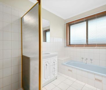 Large Family Home In Fantastic Location - Photo 4