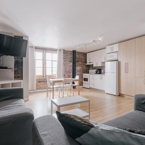 Loft entièrement meublé à louer Vieux-Québec juillet 2025 - Photo 1