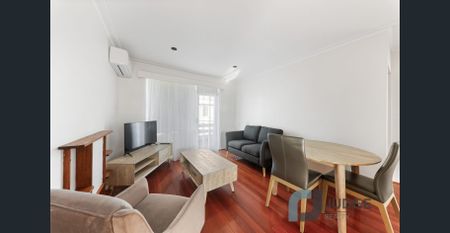 Modern Two Bedroom Apartment - Photo 3