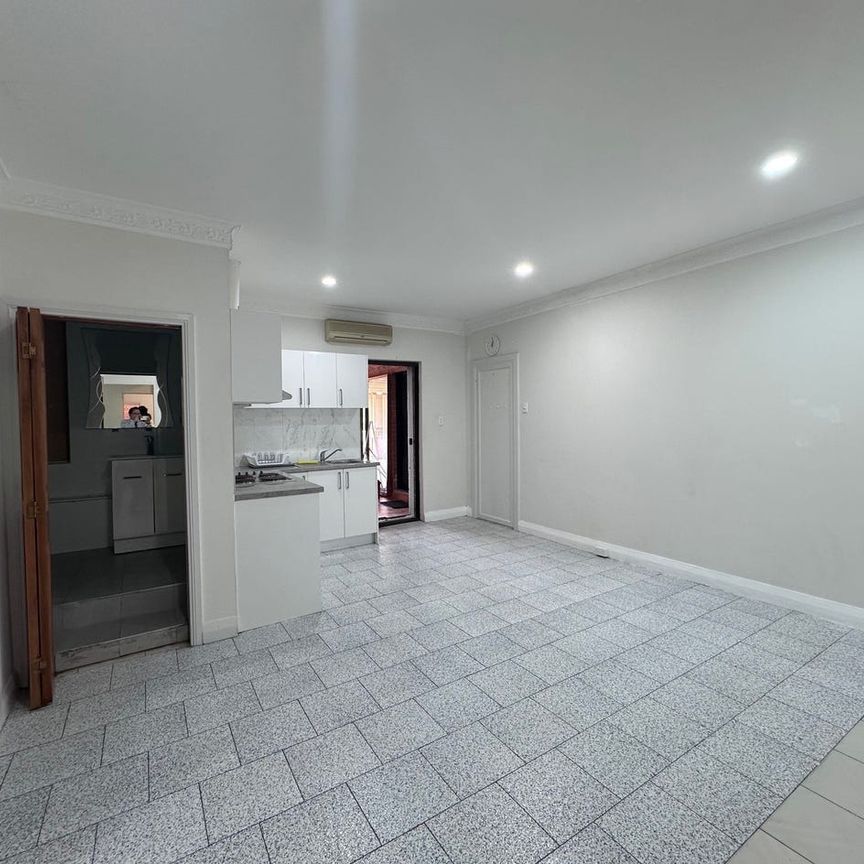 Three bedroom flat for rent - Great location - Photo 1