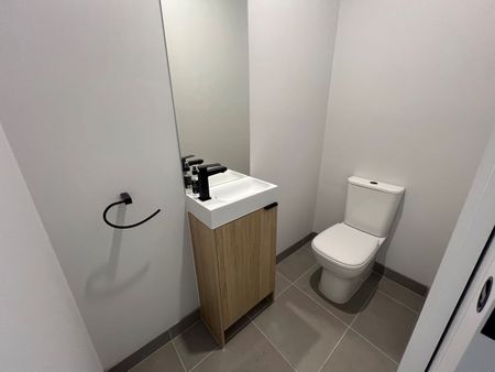 Brand New & Splendid Townhouse in West Footscray! - Photo 5