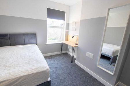 5 bedroom townhouse to rent - Photo 3