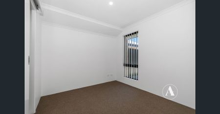 BRIGHT, FRESH & CONTEMPORARY 3-BEDROOM HOME IN QUIET LOCATION - Photo 4