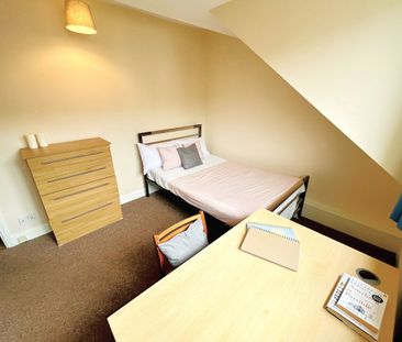 4 bedroom terraced house to rent - Photo 3