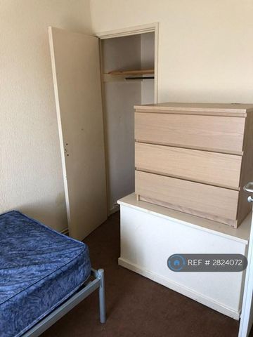 4 bedroom terraced house to rent - Photo 5