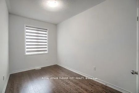 37 Hashmi Place #Upper - Photo 3