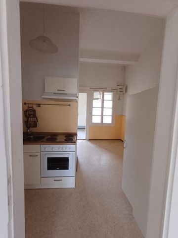 Sonnige, günstige Kleinwohnung mit Küchenblock, Badezimmer mit Dusche, WC und Möglichkeit eines PKW Abstellplatzes! - Photo 4