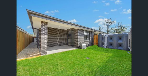 Modern 3 Bedroom Villa in Ascot Park - Photo 1
