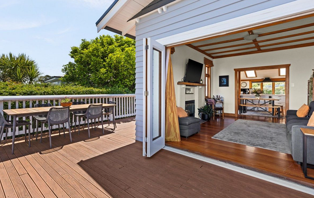 Immaculate Hilltop Bungalow - Ocean Views - Photo 1