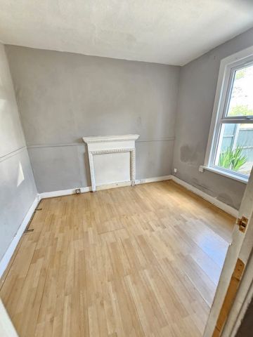 2 Bed Terraced House, Norfolk Road, E17 - Photo 4