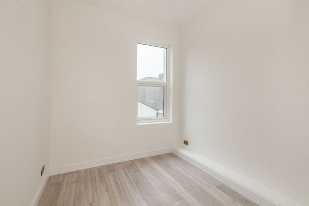 Camberwell Road, London, SE5 - Photo 1