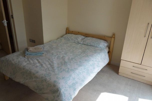 3 bedroom flat to rent - Photo 1