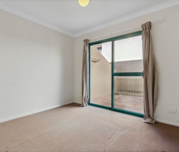 Charming 2-Bedroom Apartment in the Heart of Griffith - Photo 6