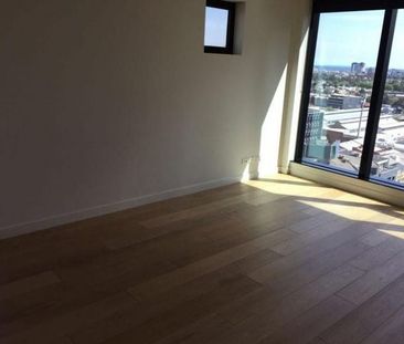 Convenient Cityside Living in the Heart of Southbank - Photo 5