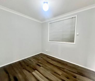 Lovely Home with New Paint, Flooring & Air Con! - Photo 2