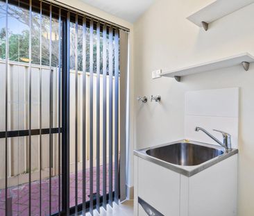 KELMSCOTT - 2X1 - RARE FIND WITH LOCKUP GARAGE - Photo 2