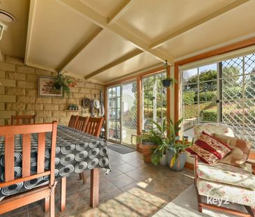 COMFORTABLE FAMILY HOME - Photo 3