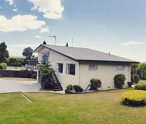 Charming 3BR Home w/ Garden in Te Puke! - Photo 1