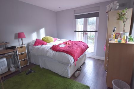 2 Bedroom Ground Floor Flat - Photo 5