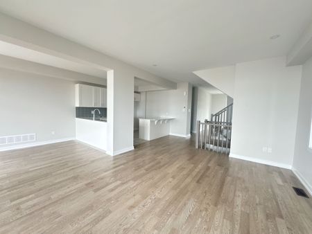 For Lease - 515 Oldenburg Avenue, Stittsville - Munster - Richmond, Ontario - Photo 3